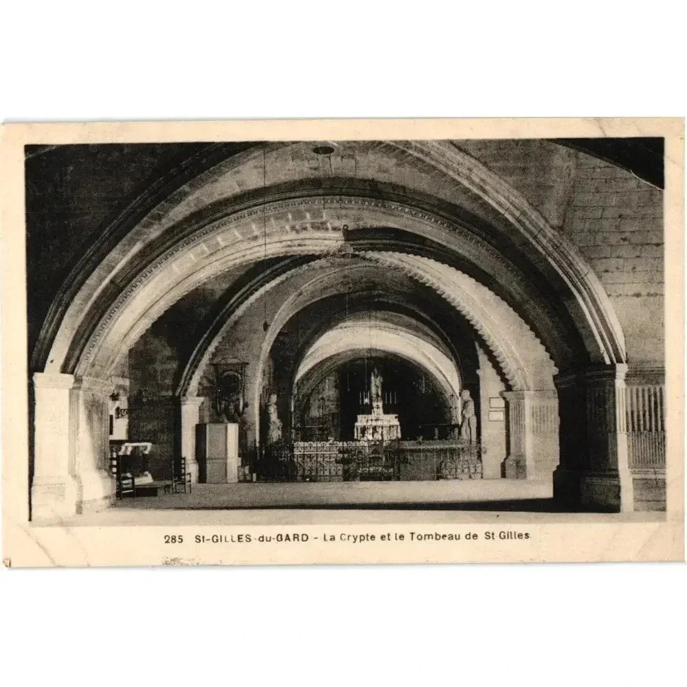 285 SI-GILLES-du-GARD- La Crypte et le Tombeau de St Gilles Postcard